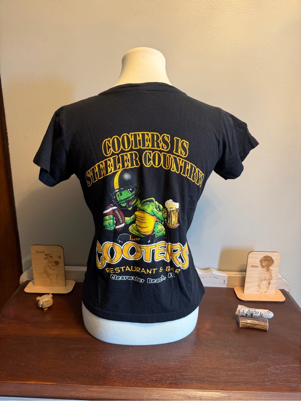 Cooters Restaurant & Bar Pittsburgh Steelers V-neck